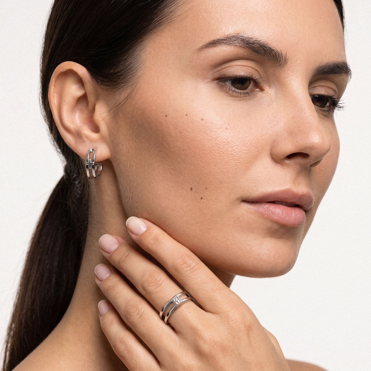 MEDIATOR EARRING - SILVER